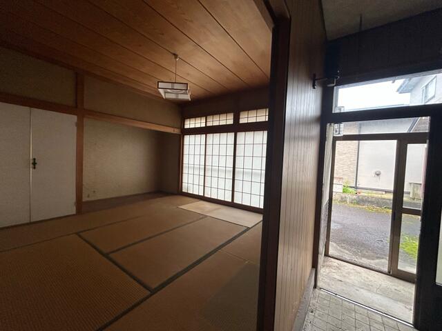 detached 秋田県山本郡三種町鹿渡字二本柳 地図を見る