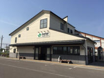 神宮寺駅 (880m)