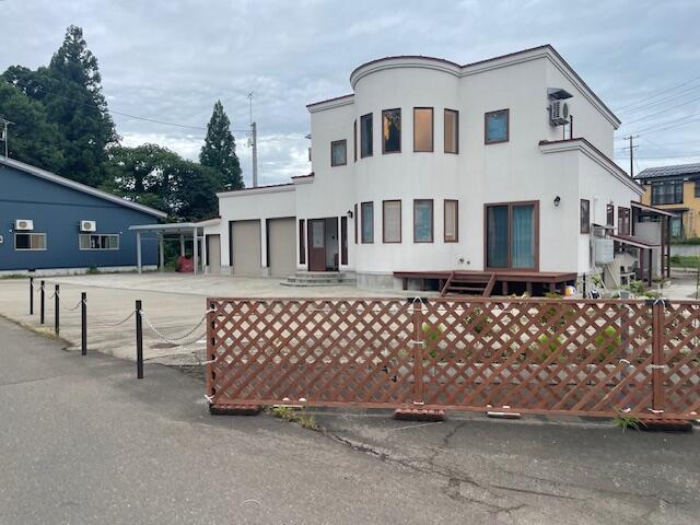 秋田県湯沢市の一戸建て | 5000万円 | 4SLDK | 721.36m² | Akiyama house finder