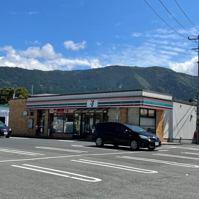 セブンイレブン白鷹町荒砥店 (850m)