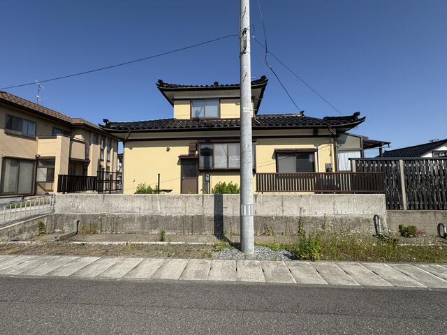 detached 山形県東田川郡庄内町余目字上朝丸 地図を見る