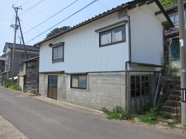 detached 山形県酒田市飛島字中村甲 地図を見る