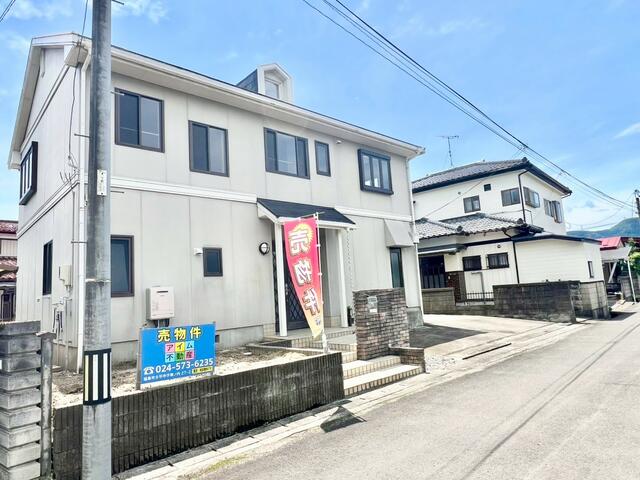 現地（外観）／道路は北西側に面しています。幅員６．２ｍの広々とした道路です