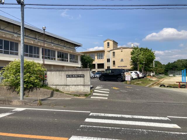 安積第二中学校 (1,300m)