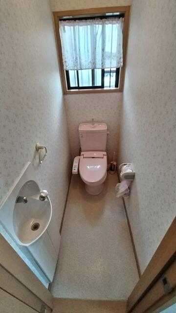 トイレ／お気に入りのカバーやマット、スリッパを置いて快適空間に／撮影日2025-06-21