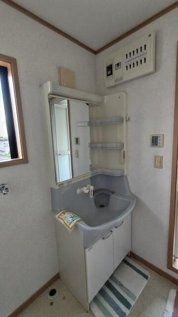 洗面台・洗面所／女性のお化粧や男性の身だしなみに洗面台は不可欠／撮影日2025-06-21