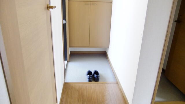 玄関／玄関　下駄箱付き