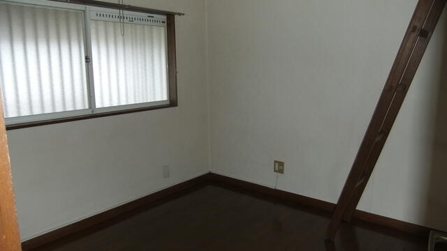 リビング以外の居室／洋室４．５帖