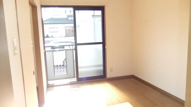 リビング以外の居室／洋室６帖