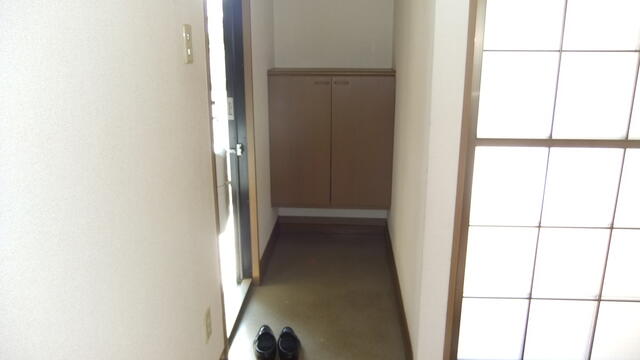玄関／下駄箱付き