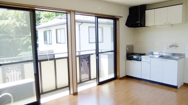 キッチン／ＬＤＫ１０．５帖　陽当たり良好