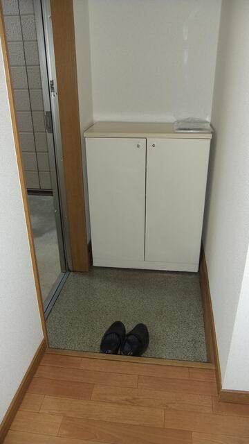 玄関／下駄箱付き