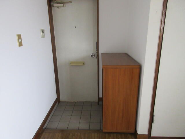 玄関／玄関　下駄箱付き