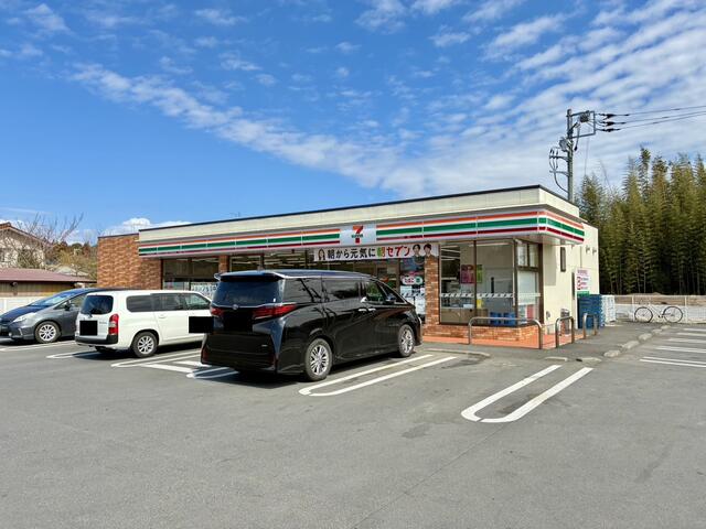 セブンイレブン美浦土屋店 (688m)