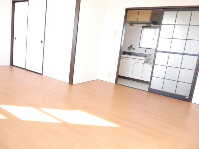 リビング以外の居室／広い１Ｋタイプ　約１０．５帖　インターネット無料使い放題物件
