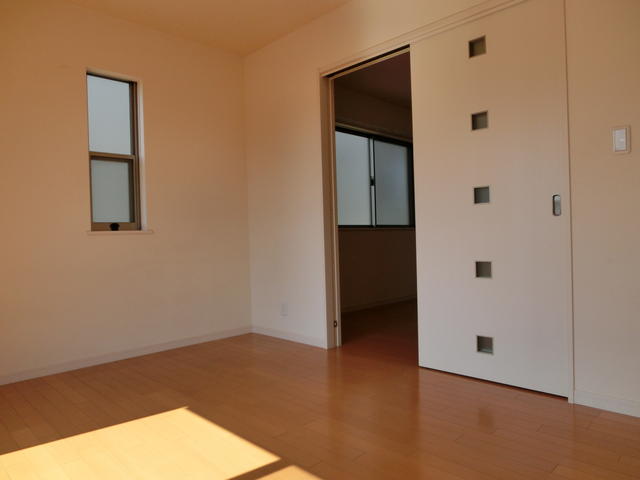 リビング以外の居室／洋室６帖