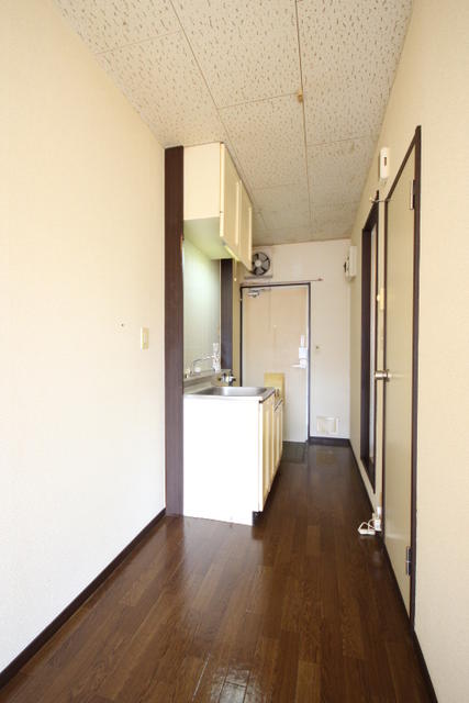 キッチン／洋室からキッチンへの眺めです！／撮影日2015-12-06