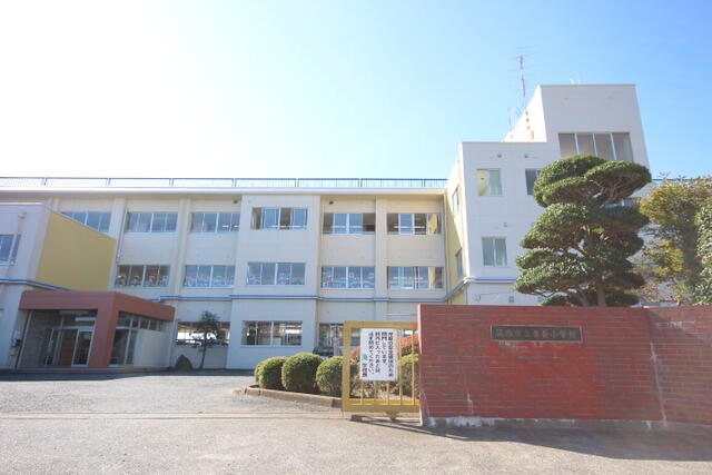 筑西市立養蚕小学校 (849m)