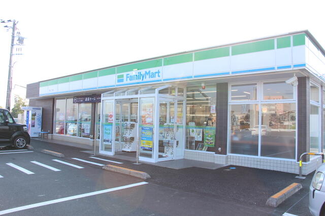 ファミリーマート下館菅谷店 (784m)