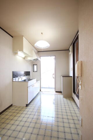 キッチン／キッチンです！　和室からの眺めです。／撮影日2023-11-04