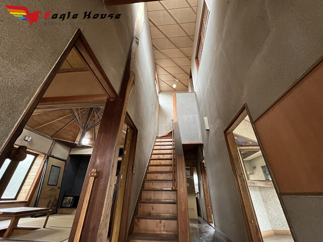 玄関／玄関内部　～注文建築ならではの吹抜け～