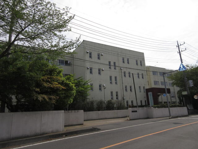 笠間市立友部中学校 (891m)