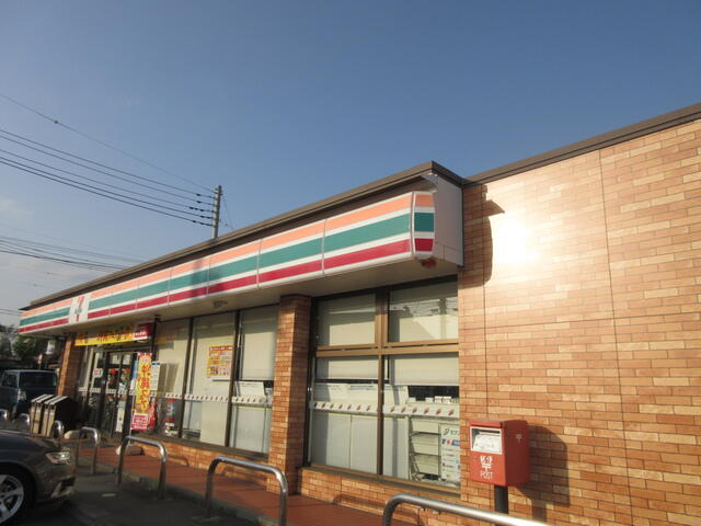 セブンイレブン友部八雲店 (491m)