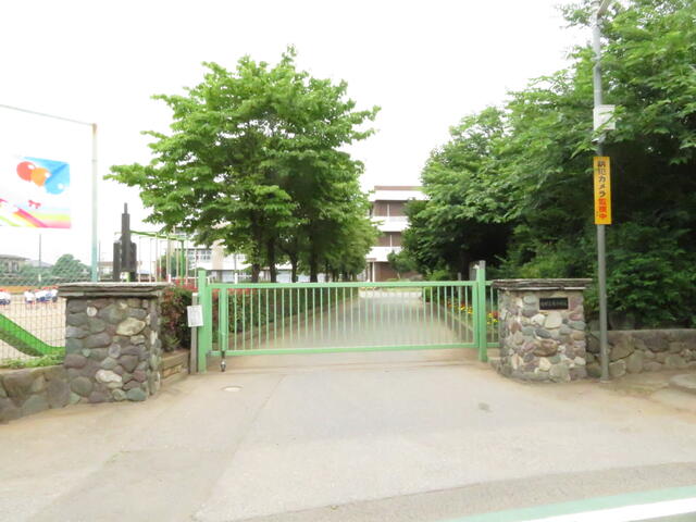 境町立境小学校 (1,060m)