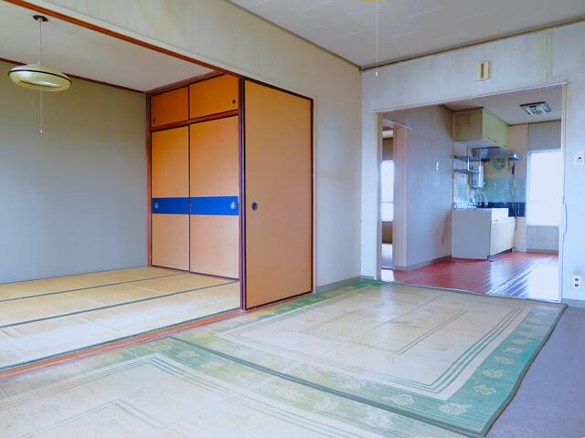 リビング／明るいリビングスペース　※和室との続き間／撮影日2025-05-15