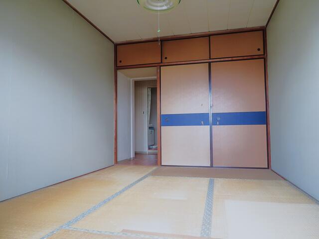 リビング以外の居室／南東側の和室（押入収納　有）　※６帖分のスペース／撮影日2025-05-15