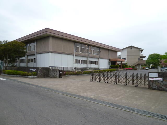 小山市立乙女中学校 (860m)