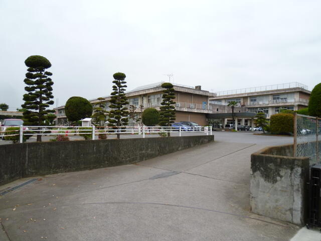 小山市立乙女小学校 (1,310m)