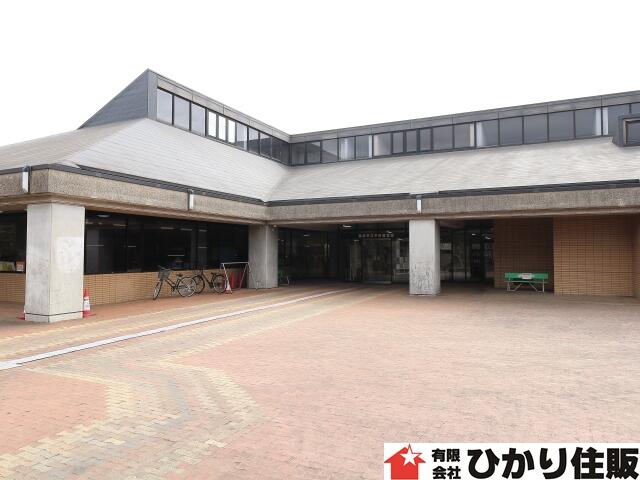 鹿嶋市立中央図書館 (949m)
