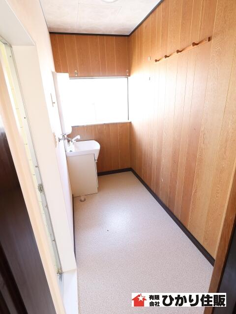 洗面台・洗面所／広々洗面所は毎日の身支度も快適にお使いいただけます