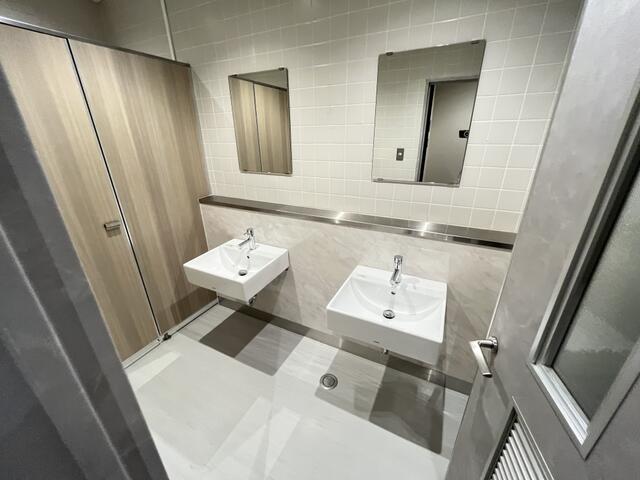 トイレ内洗面です。