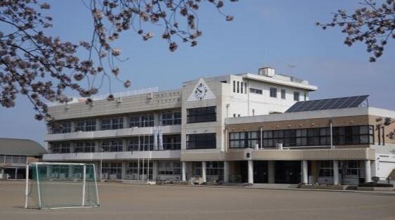 小山市立小山第二中学校 (296m)