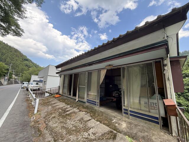 detached 群馬県多野郡神流町大字小平 地図を見る