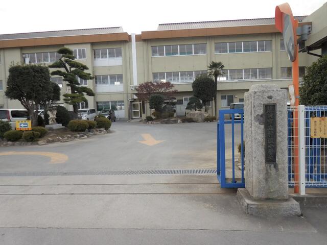藤岡市立神流小学校 (500m)