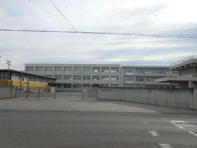 群馬県立藤岡工業高校 (357m)