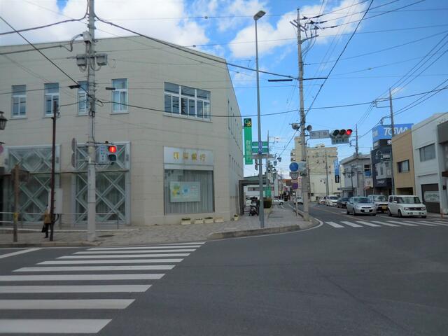 群馬銀行藤岡支店 (746m)