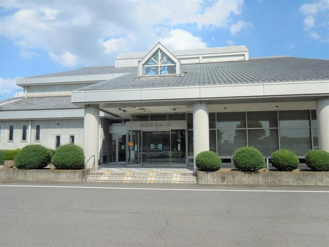 藤岡市民ホール (574m)
