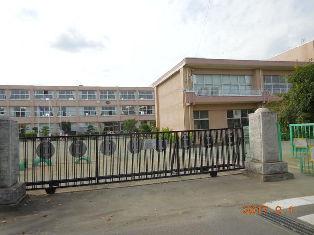 藤岡市立藤岡第二小学校 (538m)