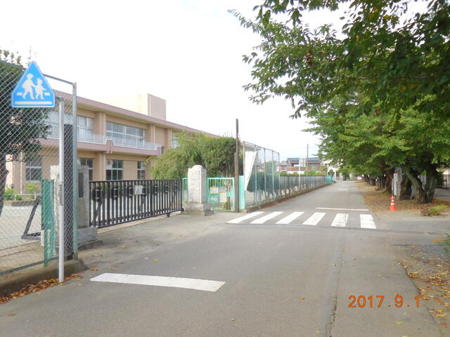 藤岡市立藤岡第二小学校 (1,153m)