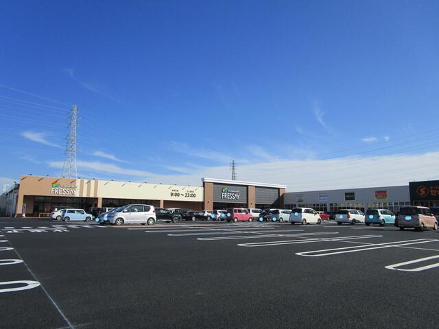 フレッセイフィール藤岡店 (673m)