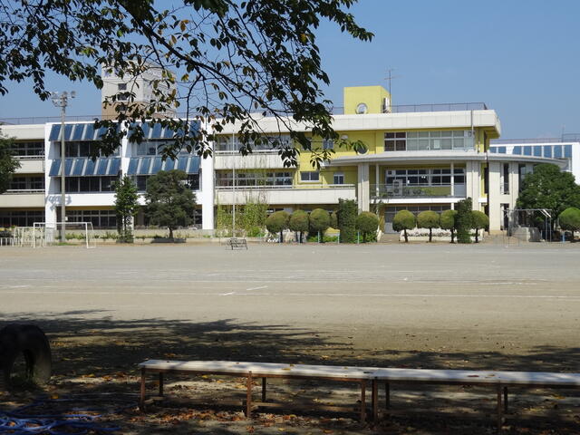 太田市立中央小学校 (561m)