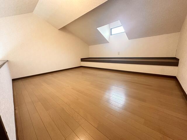 リビング以外の居室／ロフトも広々♪寝室にしてもＯＫ！荷物置場にしてもＯＫ！