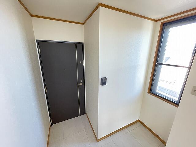 その他設備／オートロックの玄関を入って階段で３階まで！