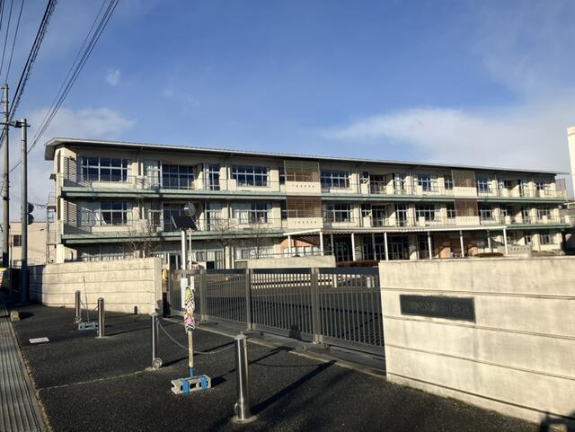 吉岡町立駒寄小学校 (1,397m)