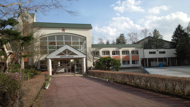 長野原町立北軽井沢小学校 (1,582m)