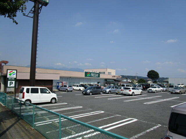 フレッセイ阿久津店 (1,836m)